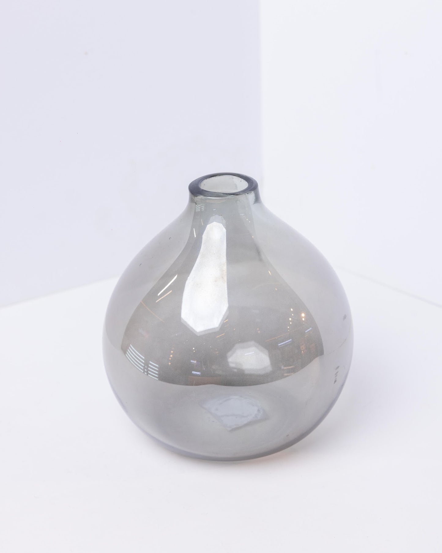 Ball Vase - Gray